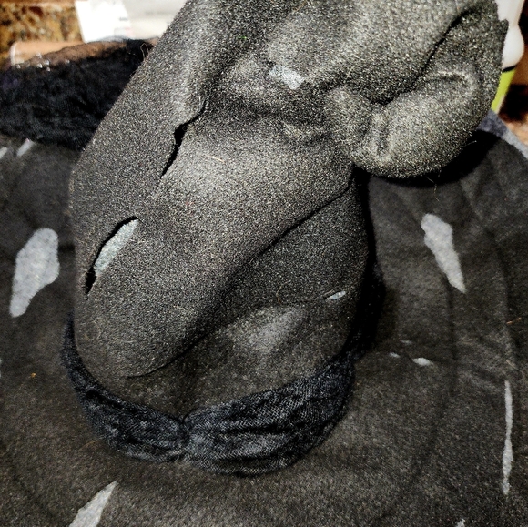 Elegant Black Witch Hat with Lace - Picture 10 of 16